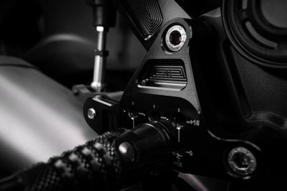 Gilles Fußrastenanlage FXR | BLACK | ABE | passend für Yamaha MT-07 / FZ-07 / MT-07 Pure / MT-07 Tracer / GT / Tracer 700 & XSR 700 - Modelle