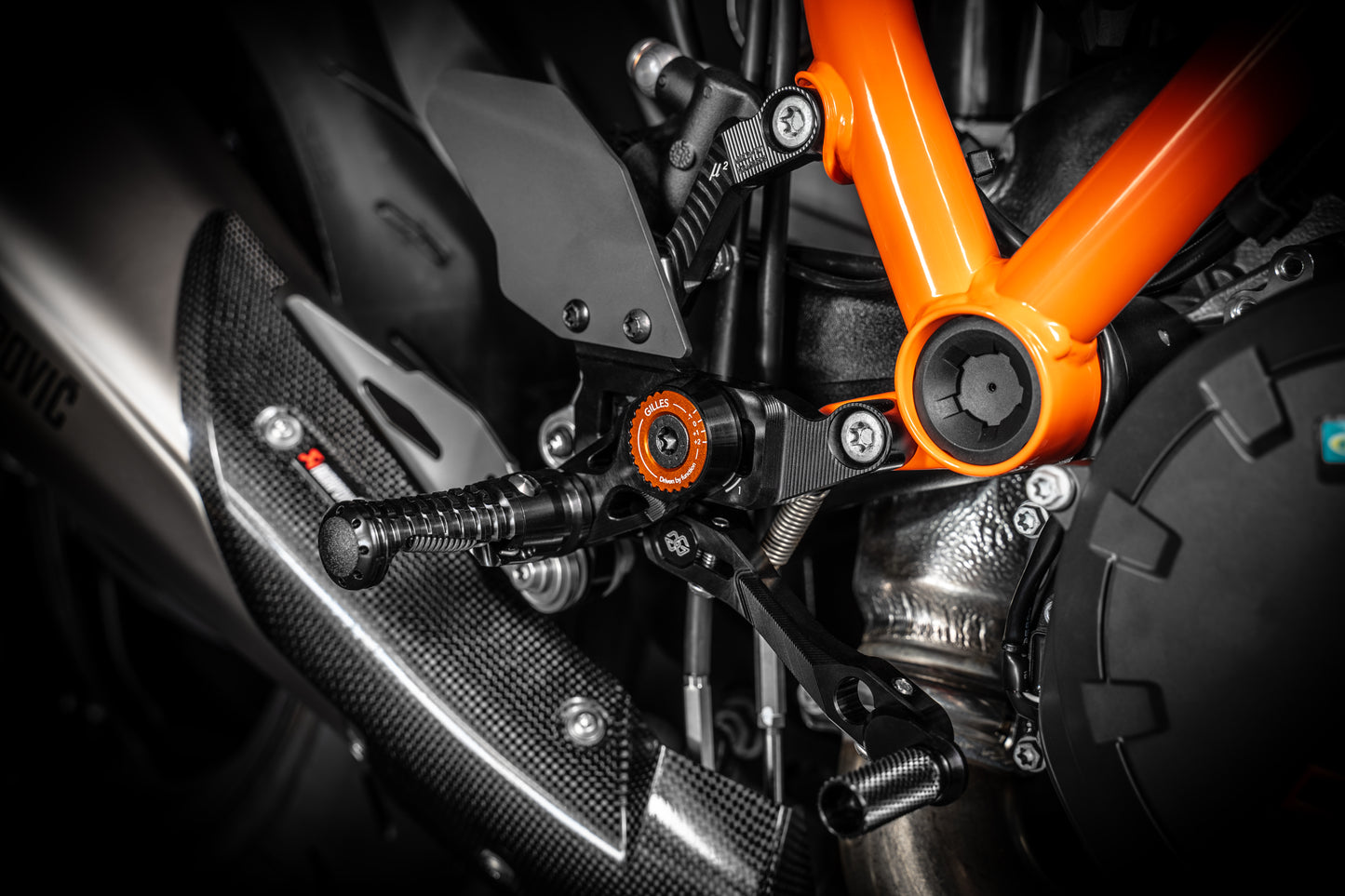 Gilles Fußrastenanlage MUE2 | ABE | passend für KTM 1290 Super Duke / R & 1390 Super Duke R - Modelle